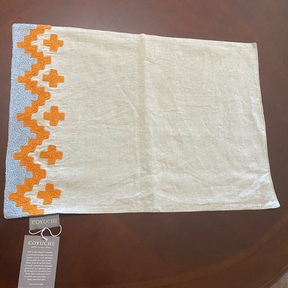 Coyuchi Bold Embroidered Linen Placemat Set of 8 - Picture 4 of 6
